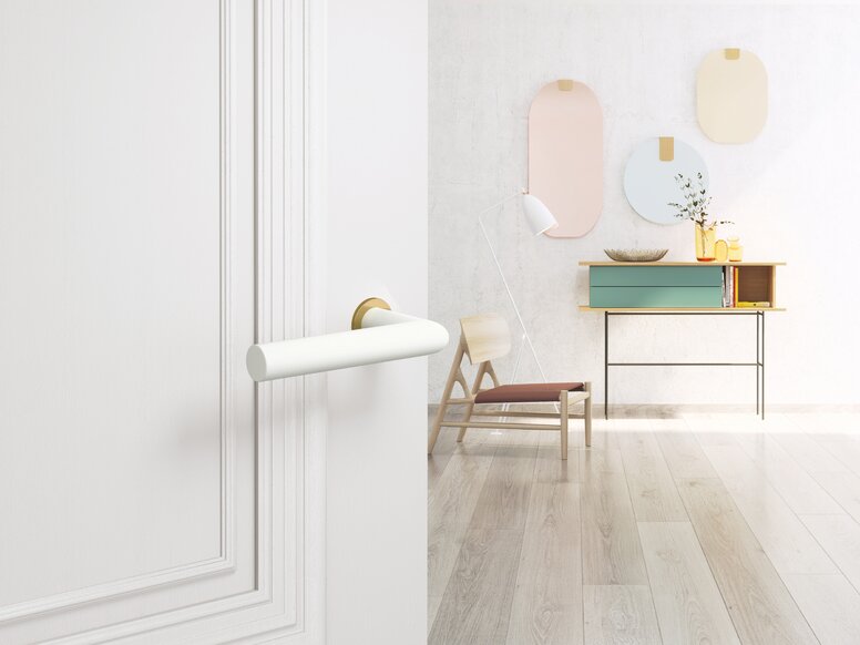 Door leading into a living room, fitted with System 162 mini lever handle, pure white, polished brass