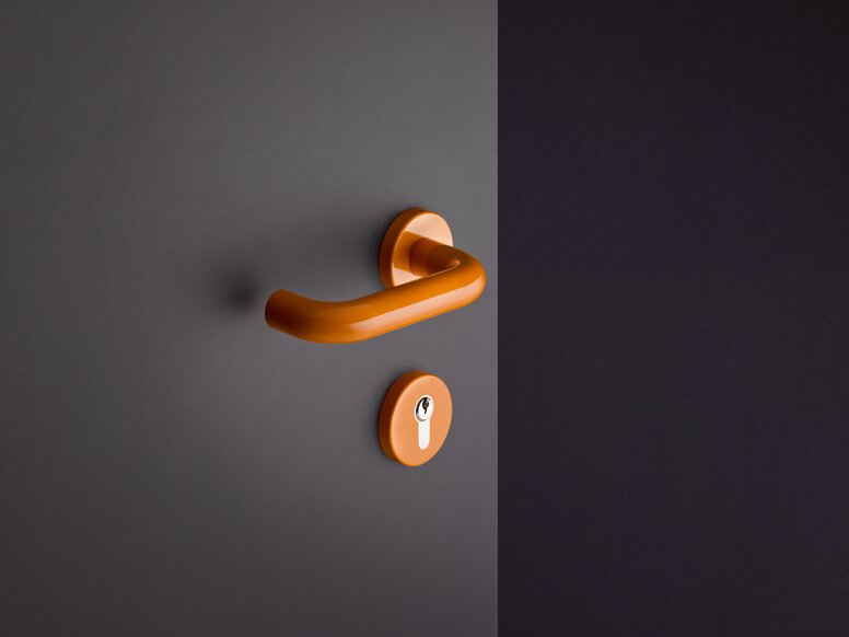 System 111 lever handle in orange