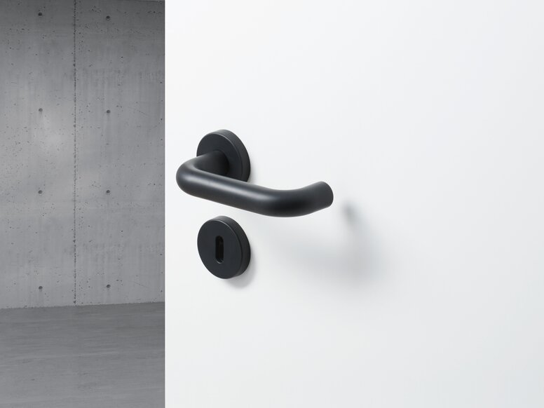 System 111 lever handle black matt