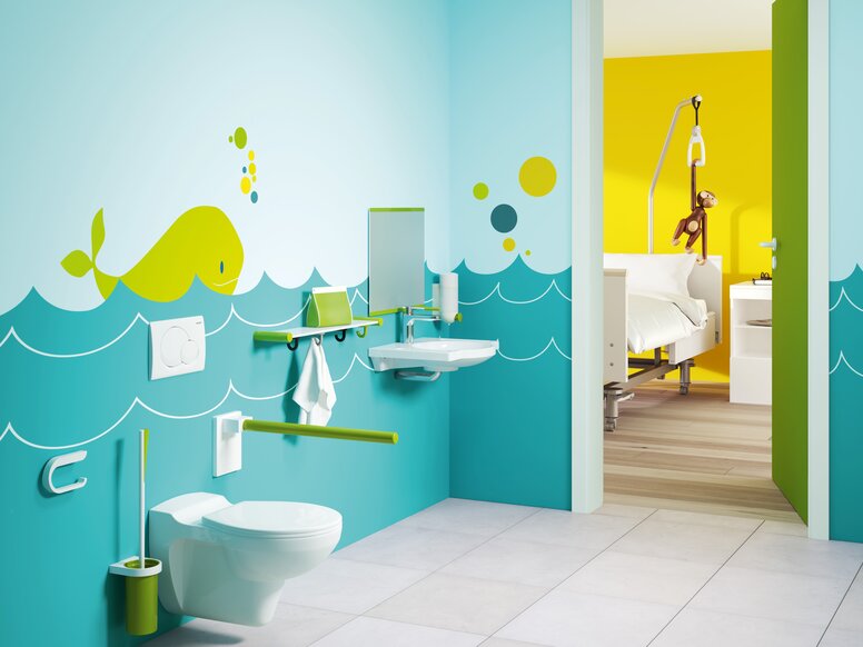 Salle de bain accessible aux enfants en bleu-vert