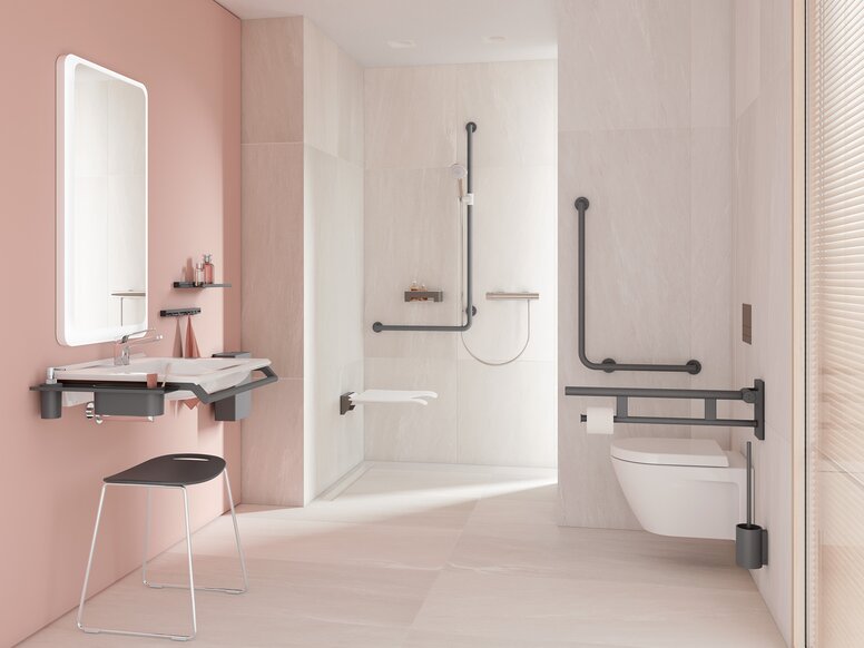 Salle de bain accessible avec lavabo, espace douche et WC